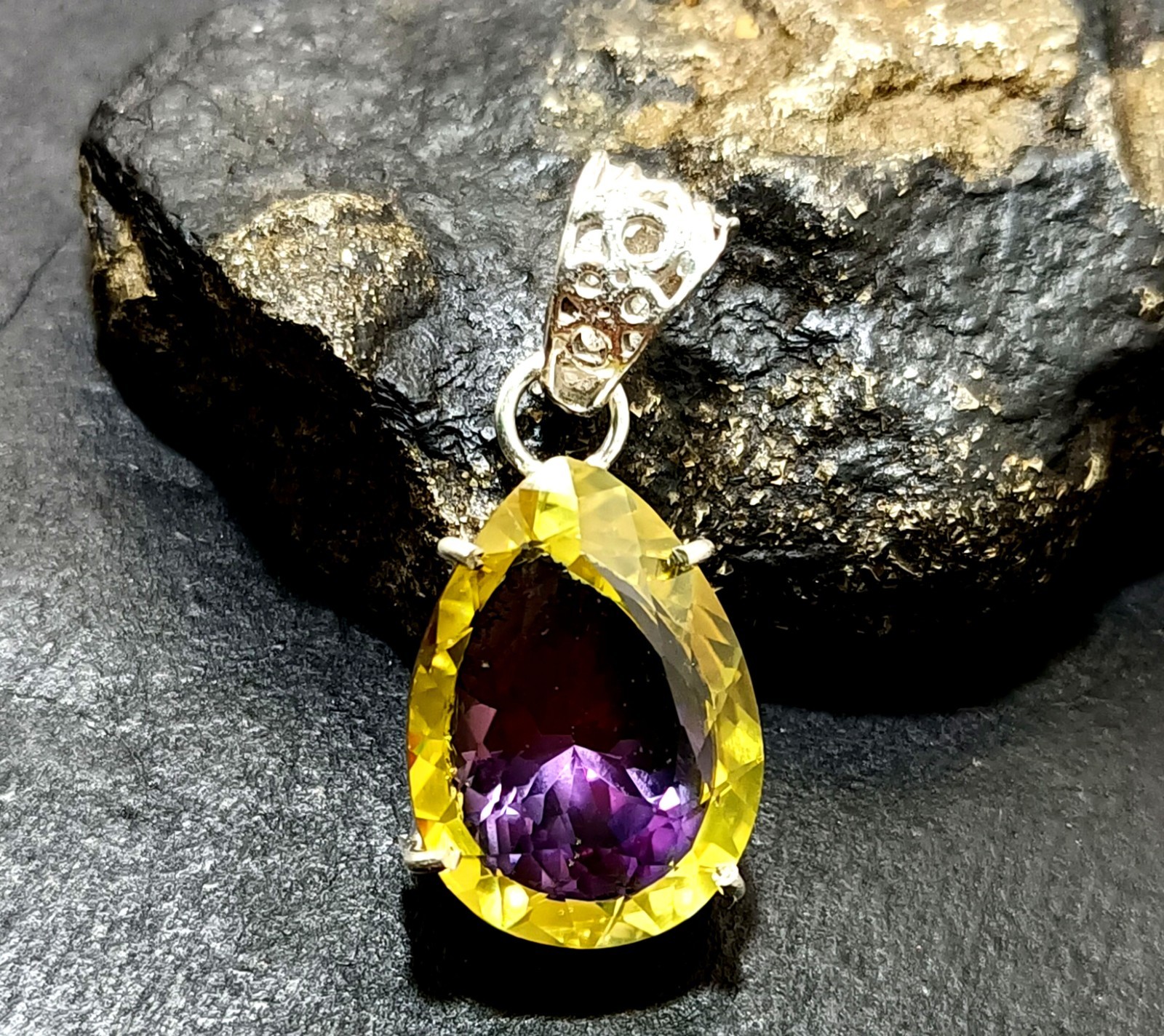 Bi-Color Rare Pitambari Sapphire Pear Natural 39.55 Ct 925 Silver Pendant Gem