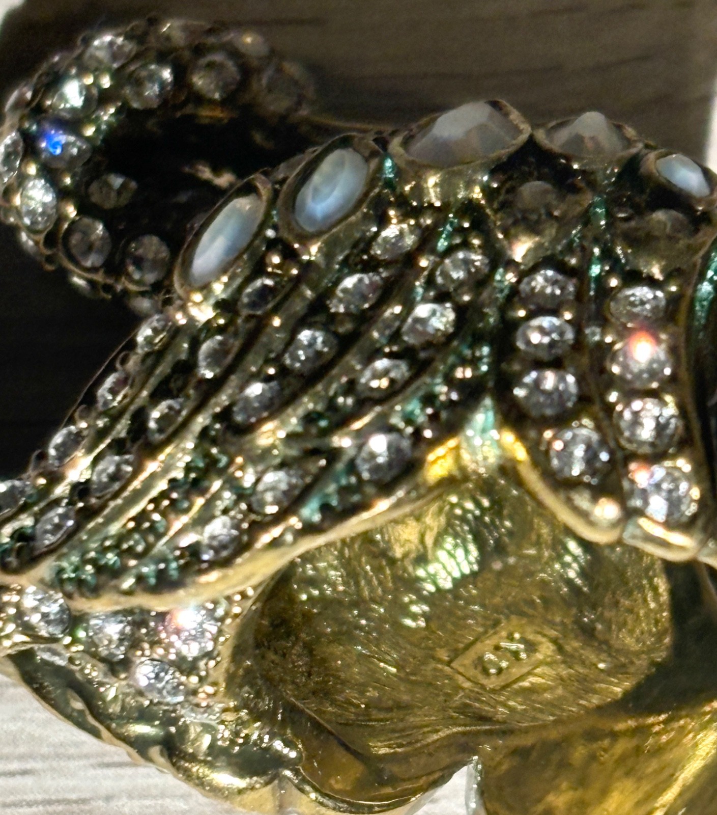 Heidi Daus gold crystal swan ring size 7 – Approx 17.5mm dia- great condition