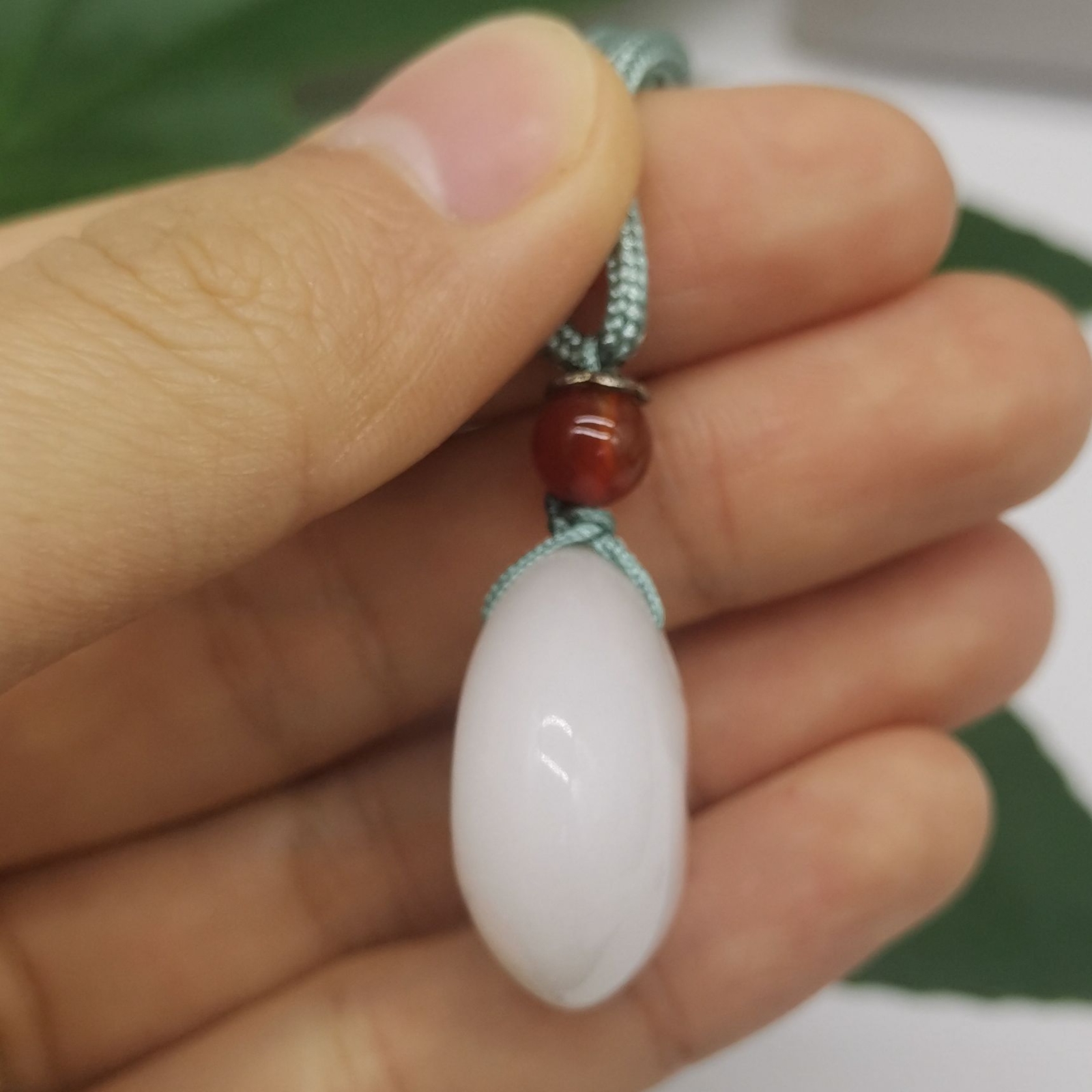 Certified Genuine Natural White Quartzite Pendant Necklace 无事牌