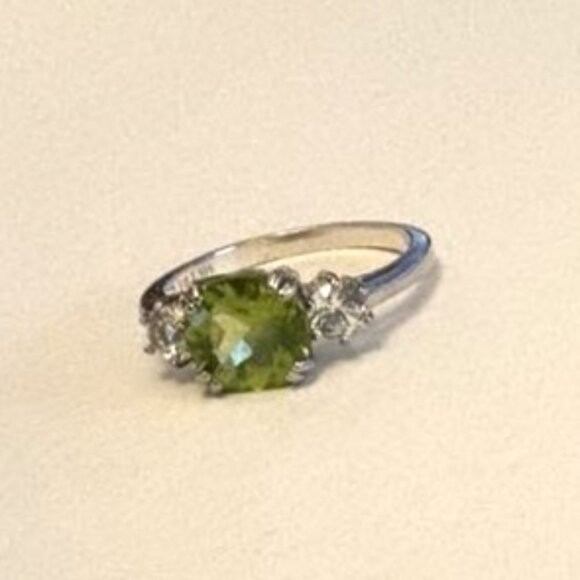 8.0mm Cushion-Cut Peridot, 4.0mm Lab-Created White Sapphire 3 Stone Ring Sz 7.5
