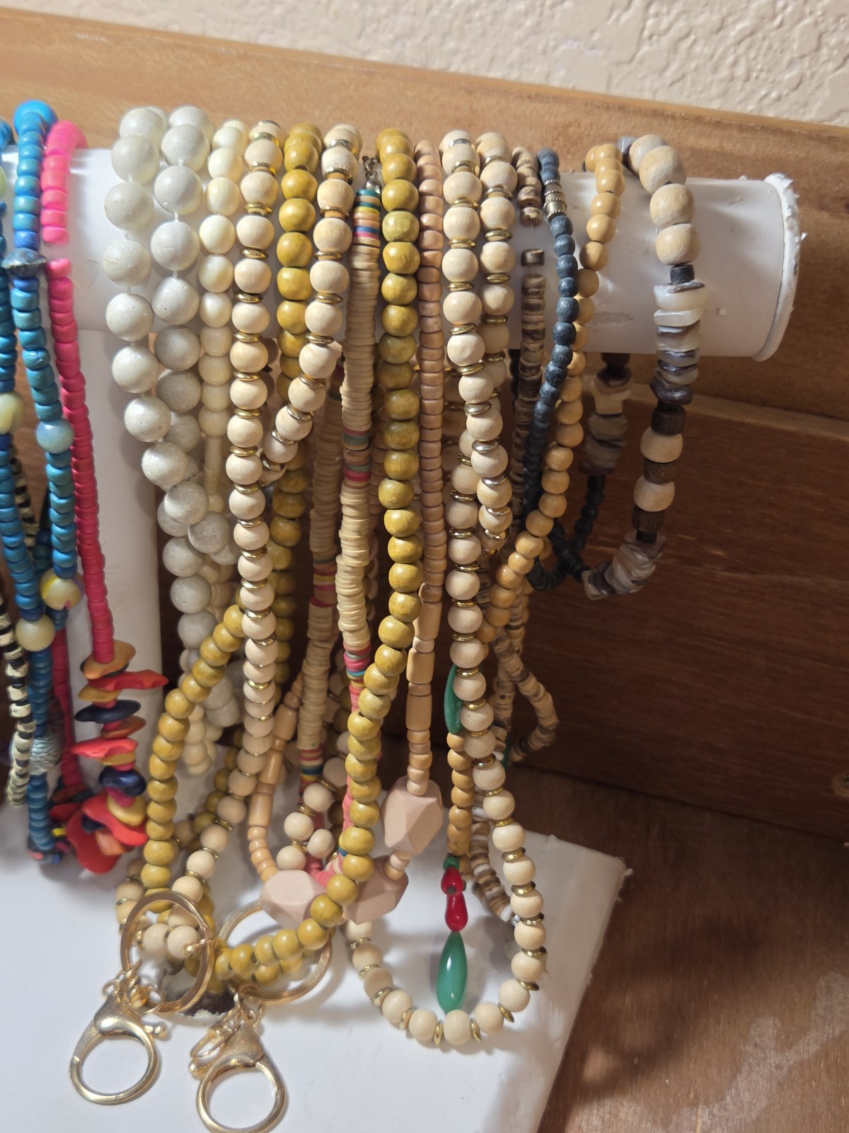 HUGE LOT OF 20 BOHO BEADED NECKLACES, WOOD OR SIMILAR, VERY GOOD USED CONDITION