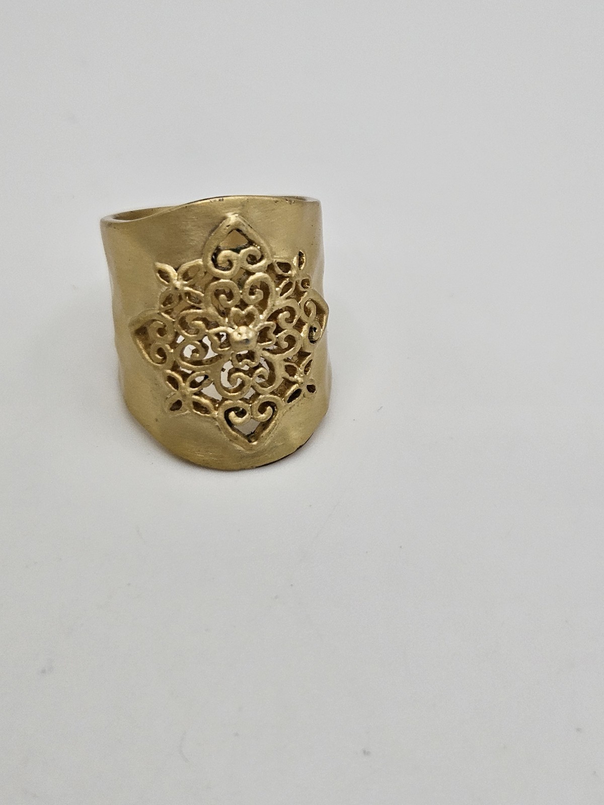 ATI Thailand Gold Tone Satin Finish Hammere Filigree Heart Wide Band Ring 6