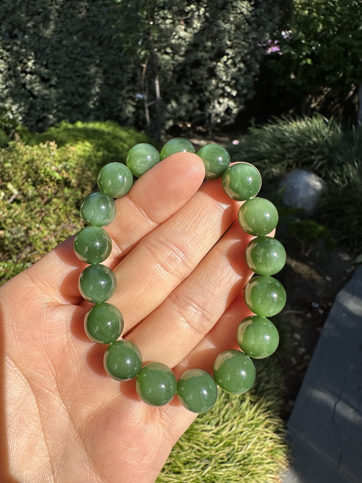 10.5mm Collection Grade Green Siberian Nephrite Bracelet, Strong Cat Eye Effect