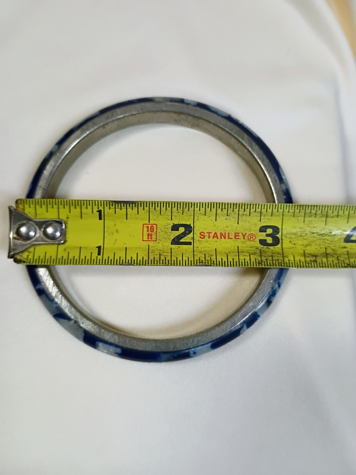 Blue Marbled Plastic/Metal Round Bangle Bracelet No Stone