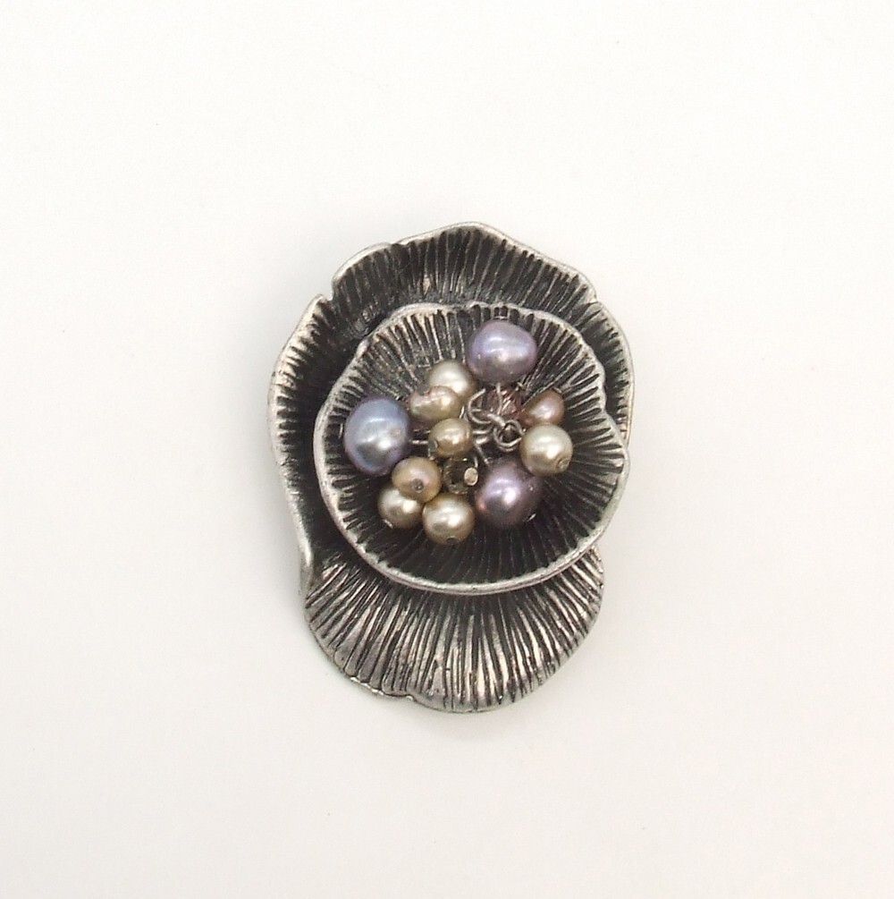2 1/8″ Antiqued Silver Tone Shells Cultured Pearl & Crystal Cluster Brooch Pin