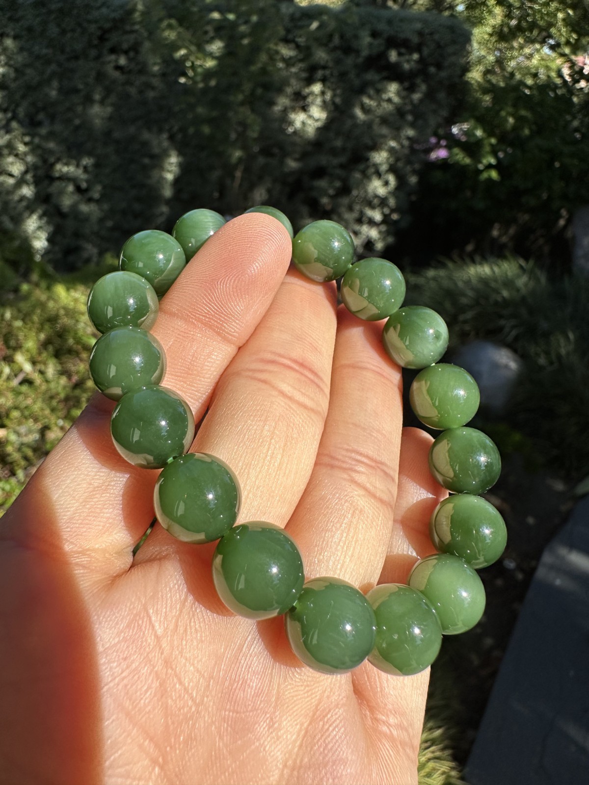 10.5mm Collection Grade Green Siberian Nephrite Bracelet, Strong Cat Eye Effect