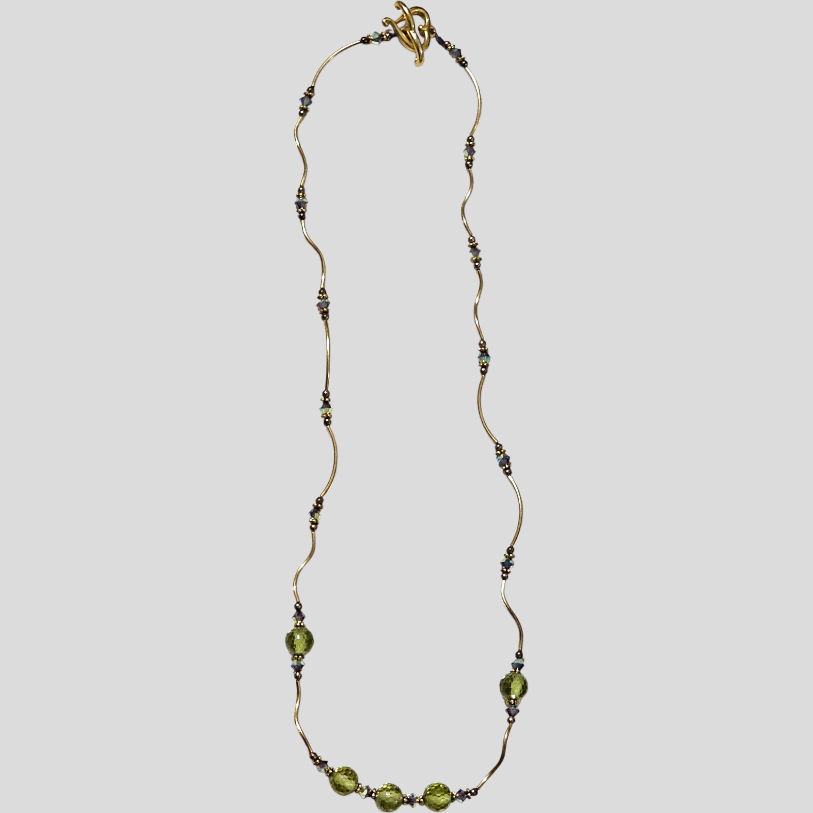 Green Faceted Glass Bead Necklace Gold Tone Wire Wrapped 18″ Elegant Minimalist
