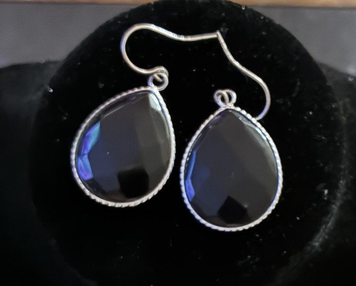 Silver plated Dangle Teardrop Earrings. ATI BR CM