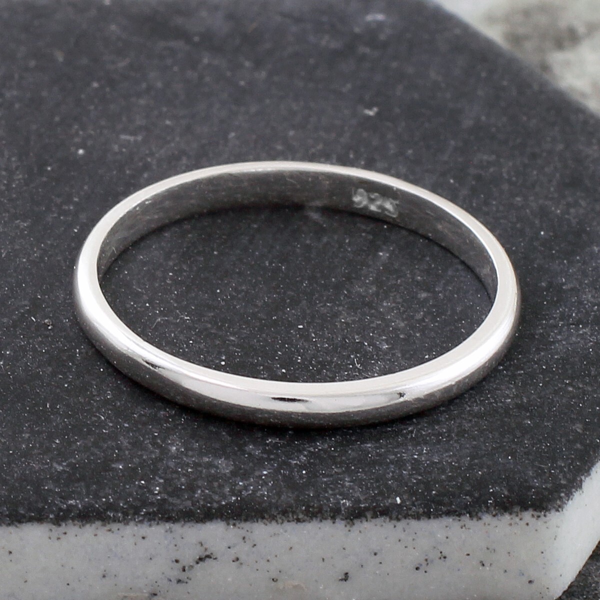 925 Sterling Silver Thin Polished Plain Wedding Band Ring 2mm Size 1-13 Avail.
