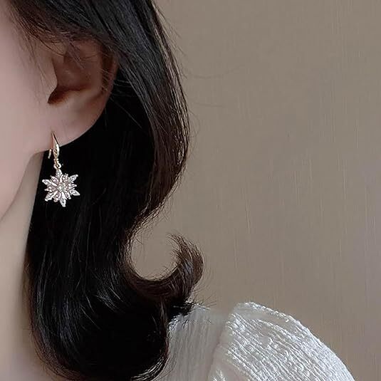 Total of Exquisite Delicate Minimalist Snowflake Shaped Alloy Dangle Earrings