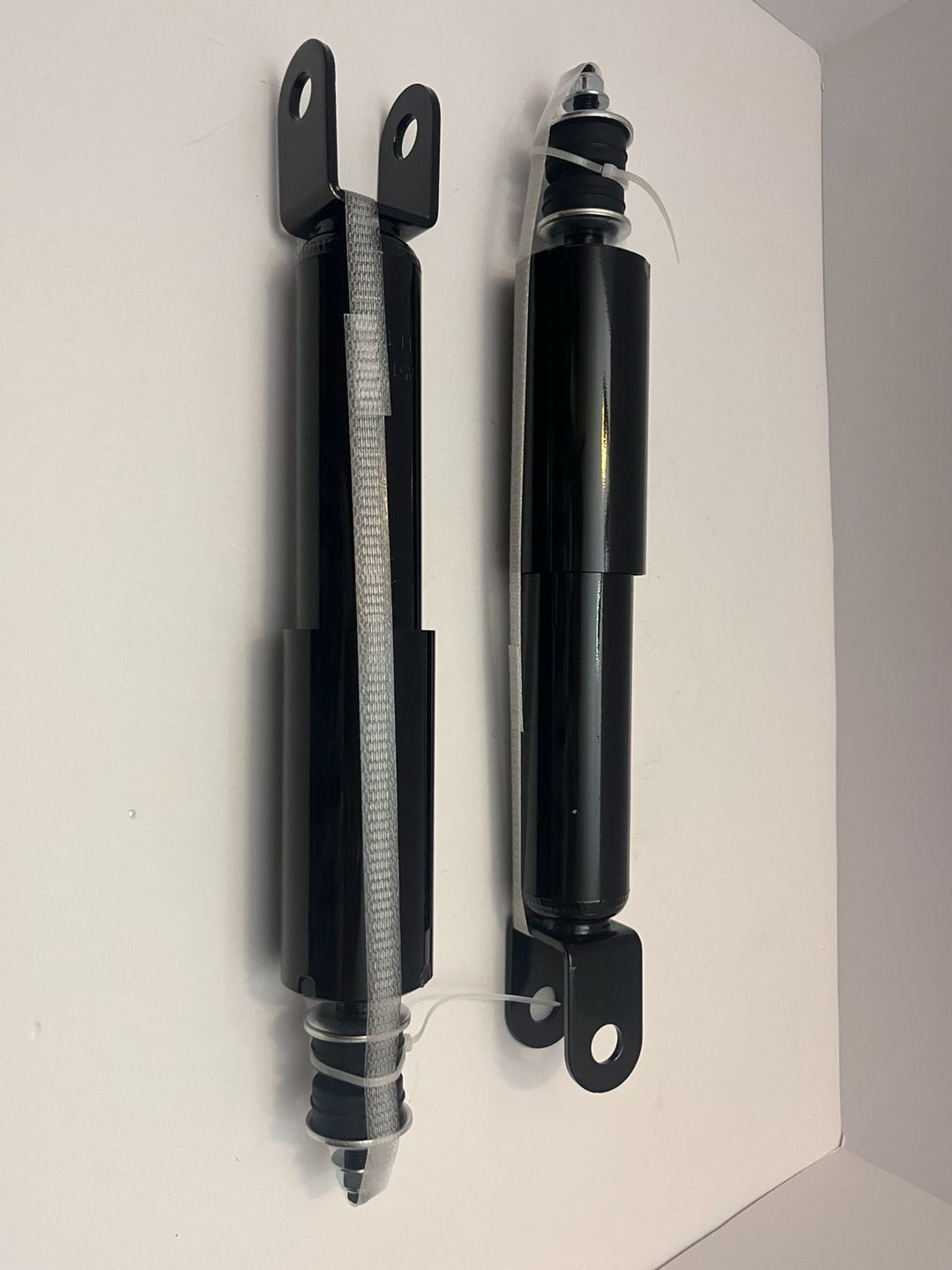 Set of 2 Front Shock Absorbers for Chevrolet Tahoe/GMC Yukon (Part 6-B5159H)