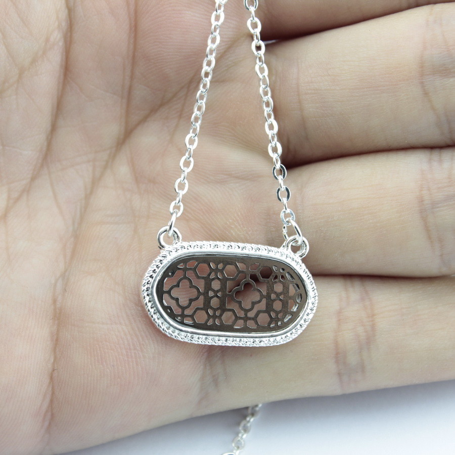 Mini Oval Filigree Pendant Necklace Gold Hammered Lattice Fashion Choker Jewelry