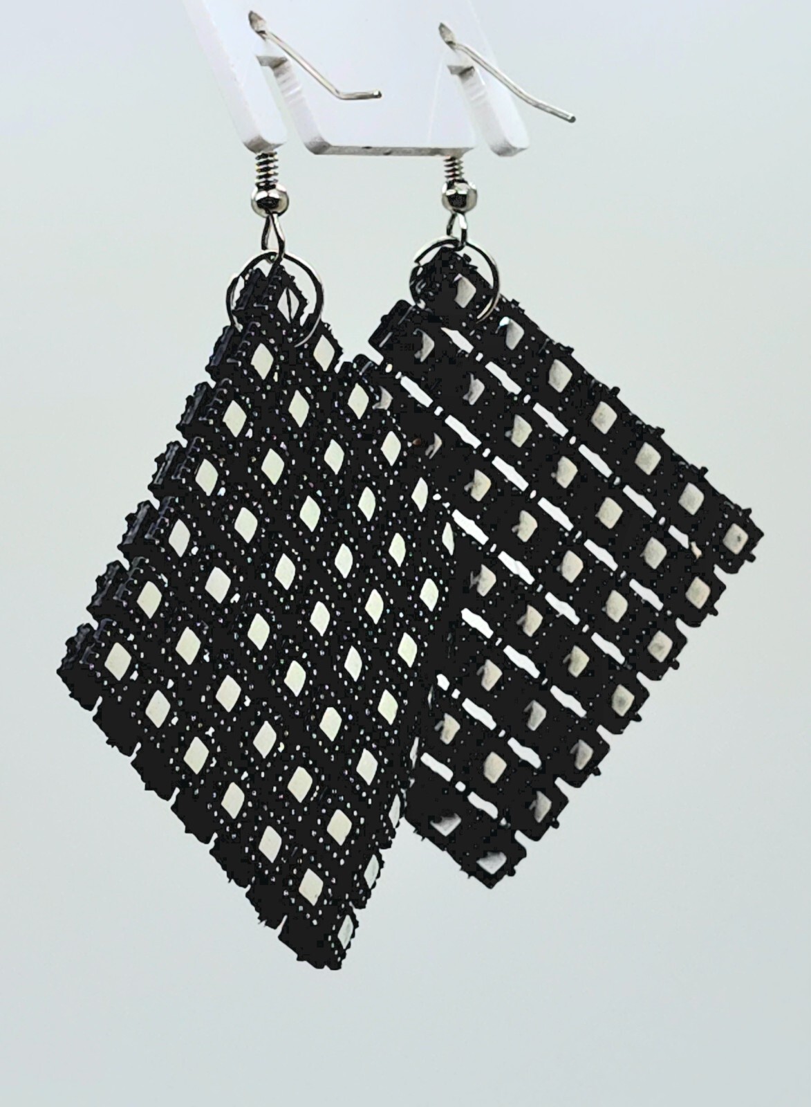 E001 Light weight Rhombus Shape black & silver drop fashion jewelry Earrings