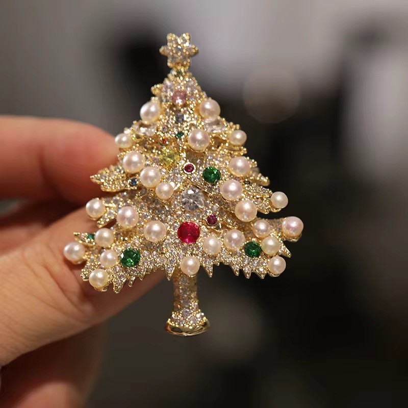 Luxury Christmas Tree Brooch – Gold Tone with Rhinestones, Pearls & Festive Gems