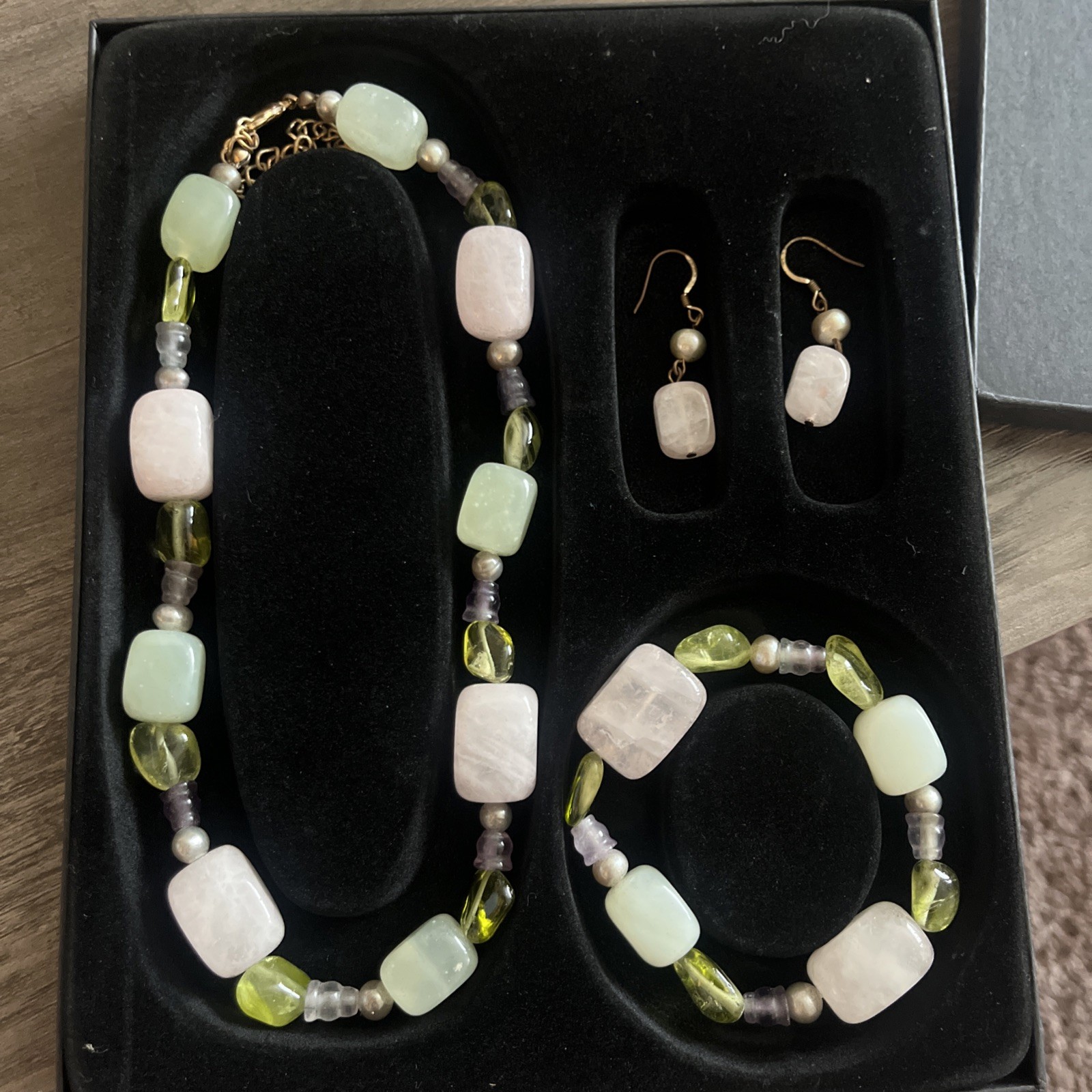 Stone necklace set,