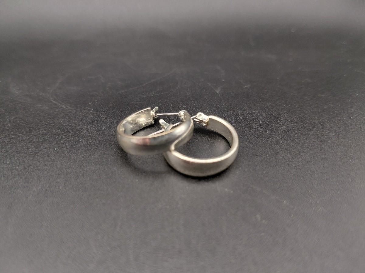 Sterling Silver Chunky Small Hoop Earrings Hinged Snap Closure – Silver