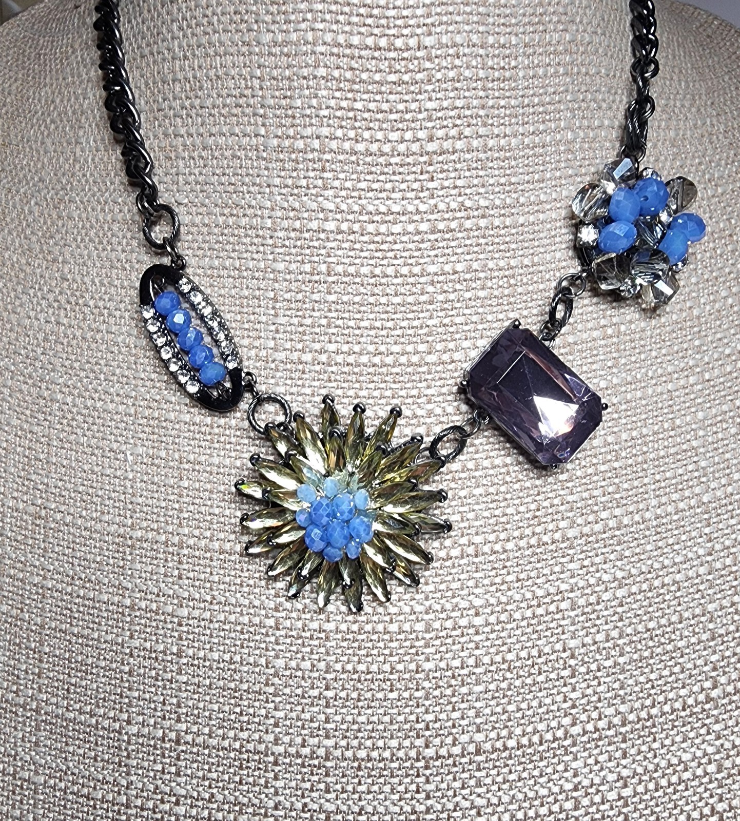 SABIKA Handmade Tie-dye Flower Crystal Necklace 22″ Ajustable