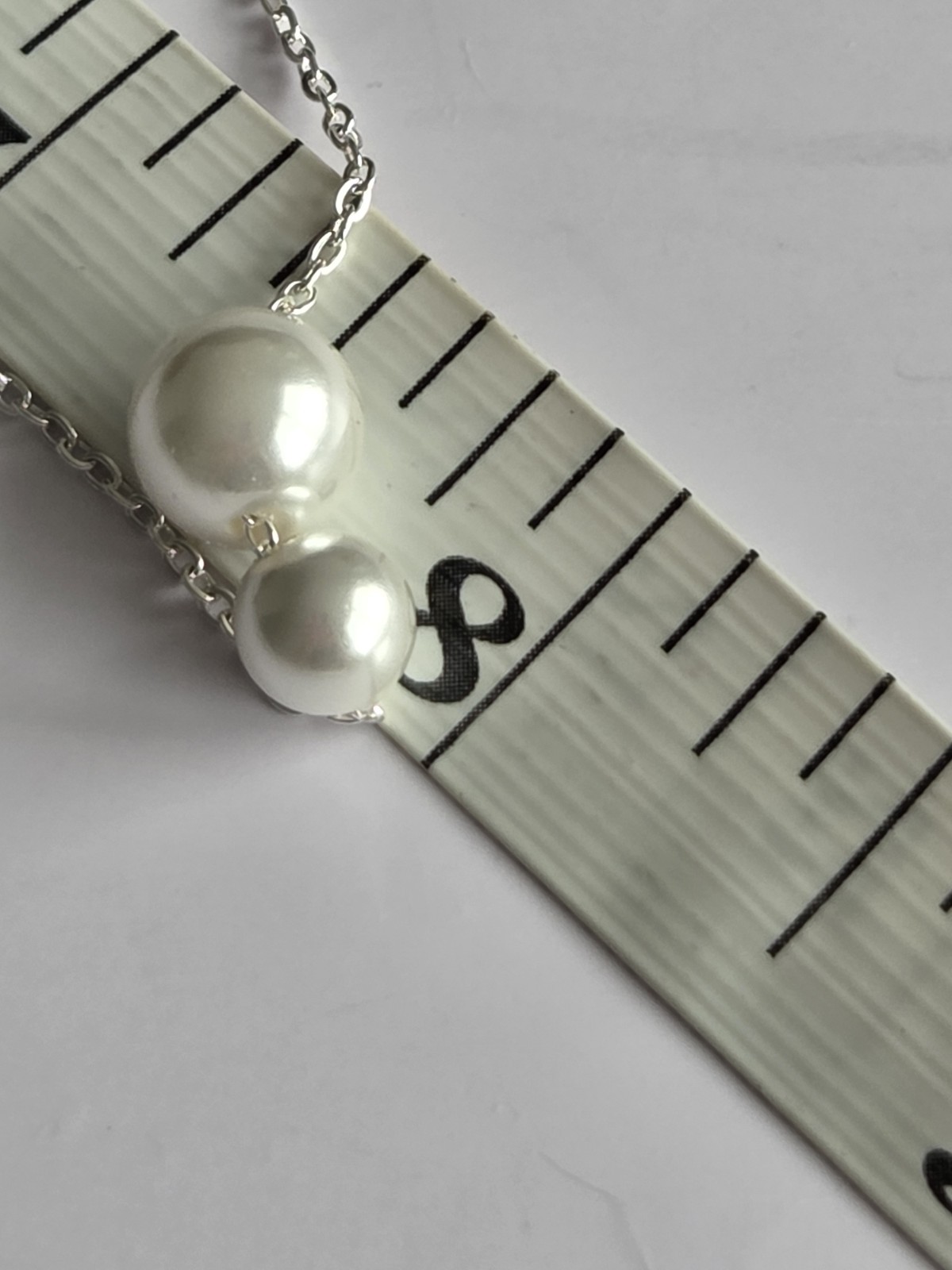 Elegant Faux Pearl Minimalist Necklace In Silver Tone- Very Good Condition