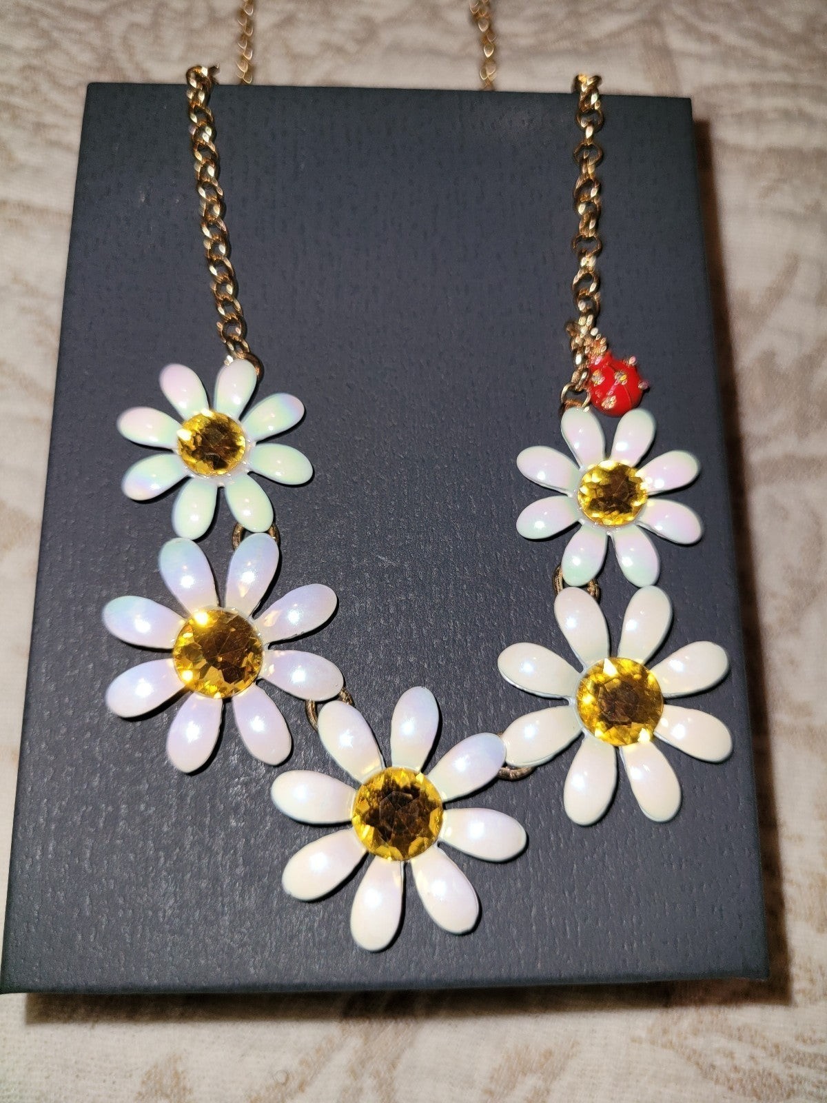 *AUTHENTIC* Signed Betsey Johnson Iridescent White&Gold Daisy Statemnt Necklace.