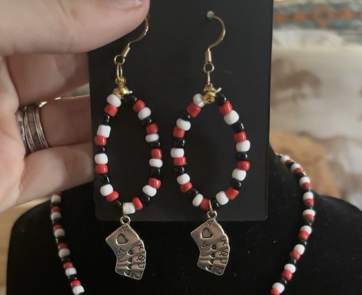 Beaded earrings with cards