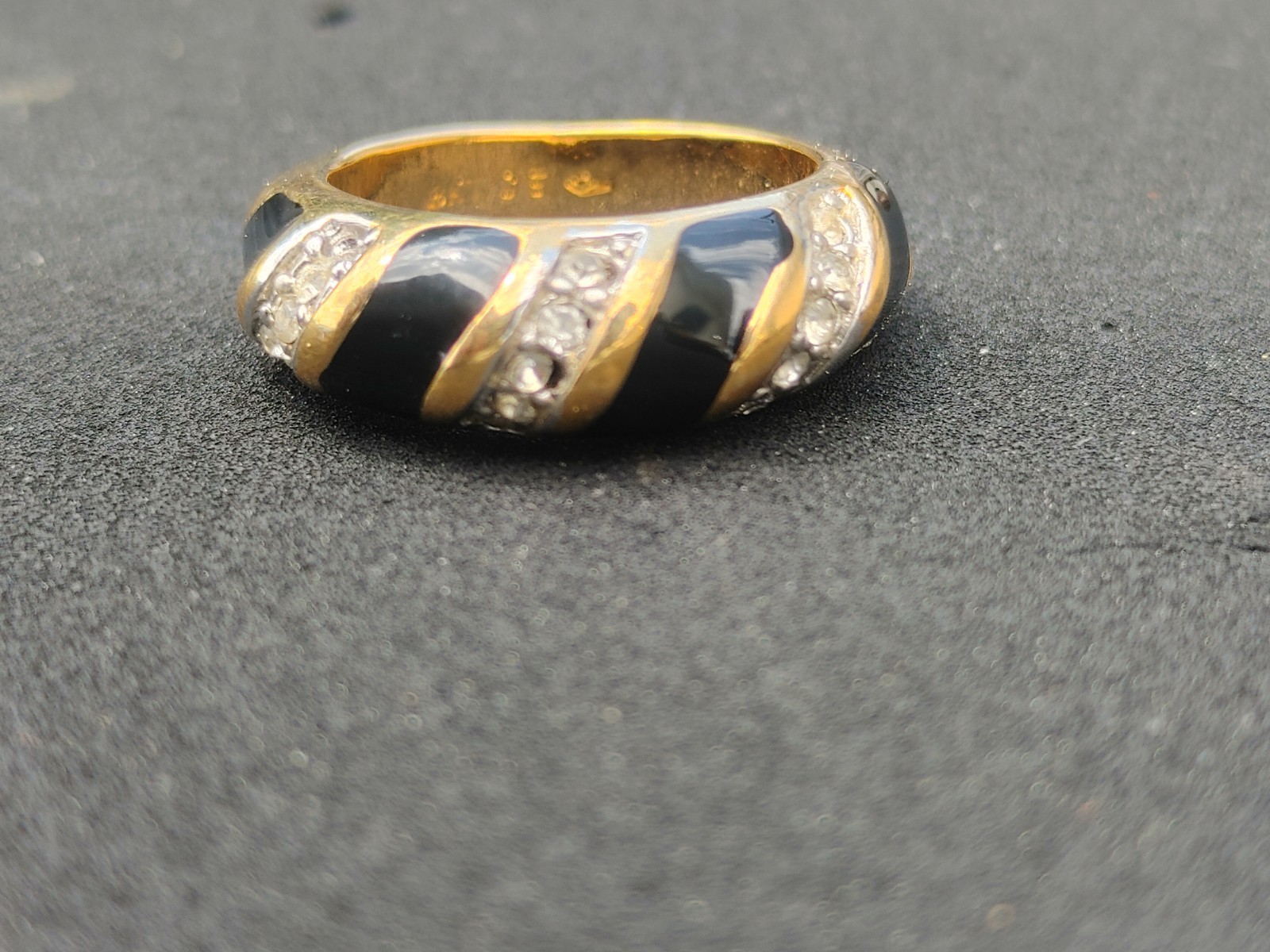 18 kt GE black and gold stripes ring size 8 yellow gold electroplated cz