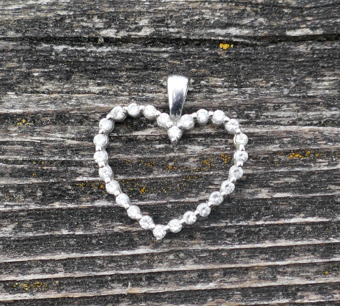 Vintage 10k White Gold & Clear Stone Heart Designed Pendant