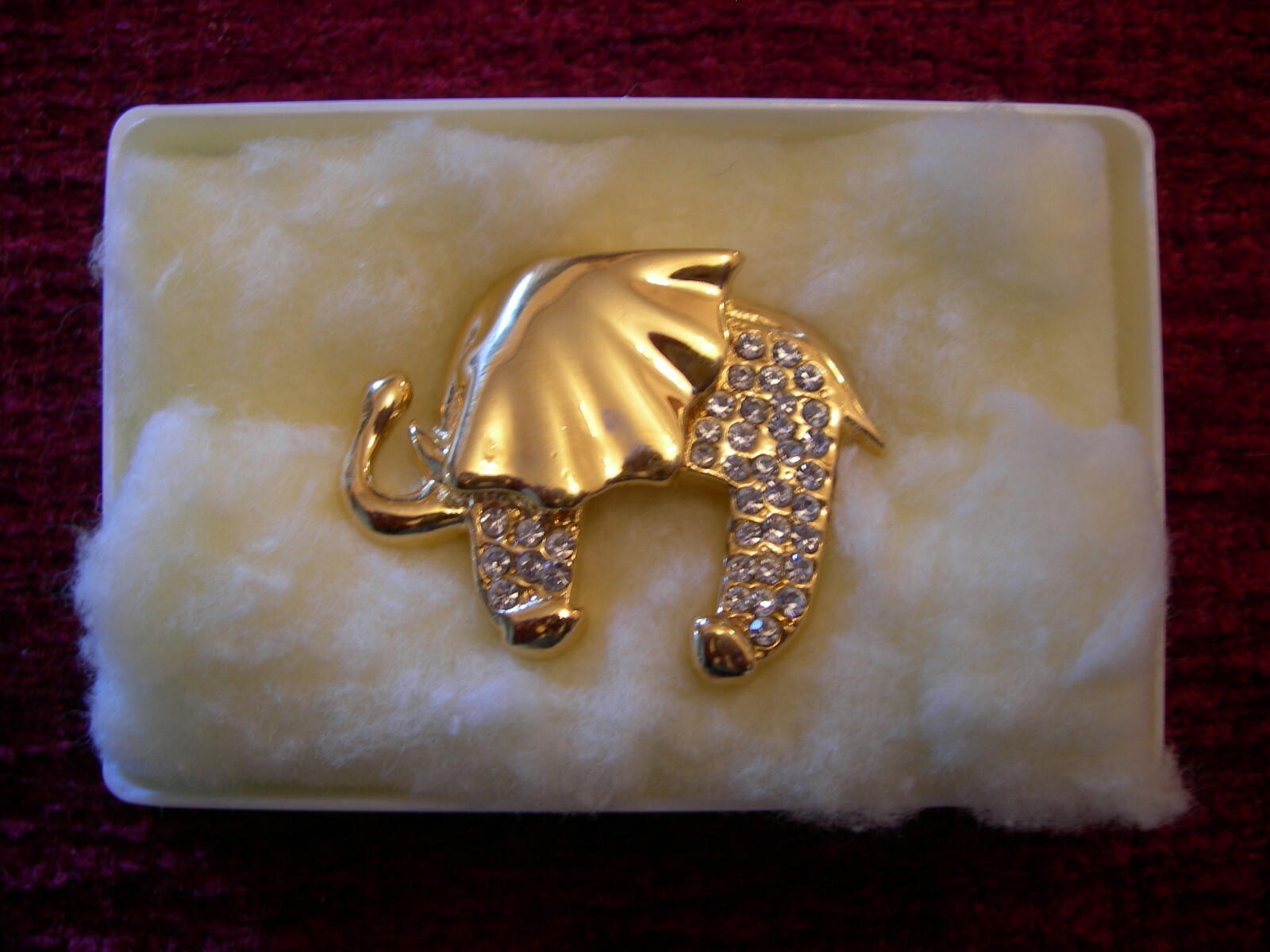 Bijoux Cascio elephant elephant brooch with rhinestones