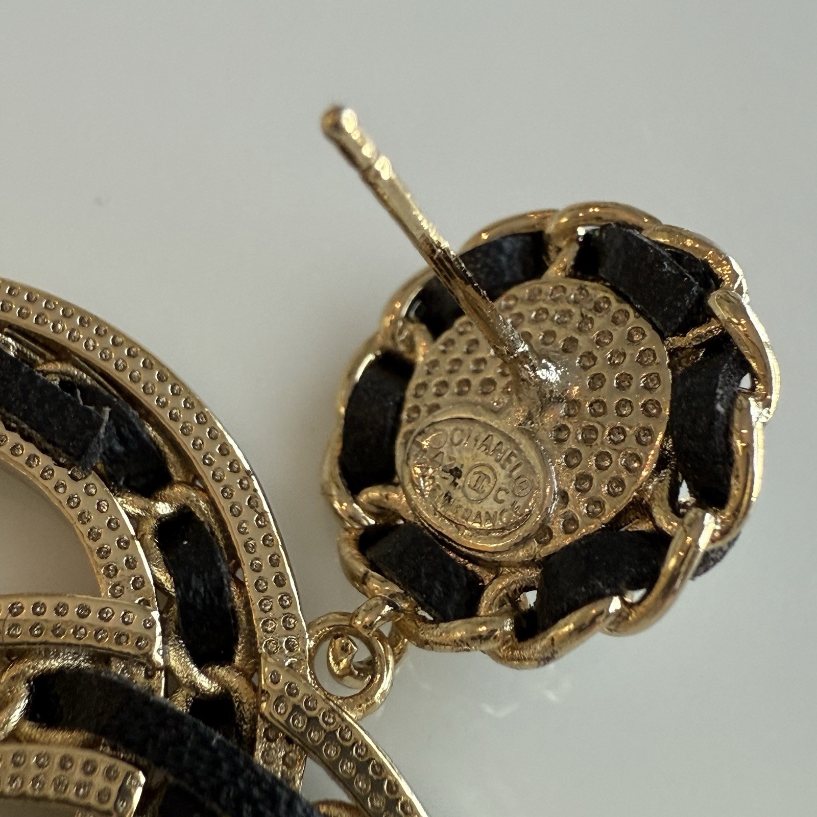 CHANEL CC Logos Round Leather Dangle Pearl Earrings Gold Tone Auth w/Box
