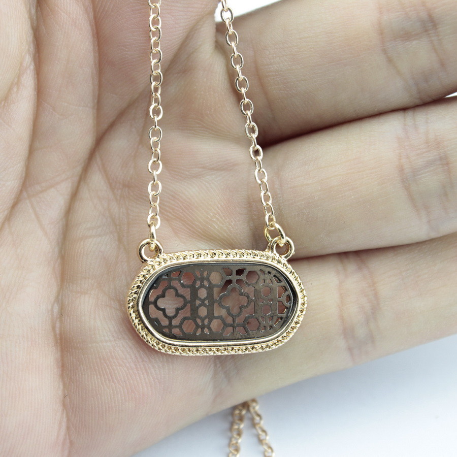 Mini Oval Filigree Pendant Necklace Gold Hammered Lattice Fashion Choker Jewelry