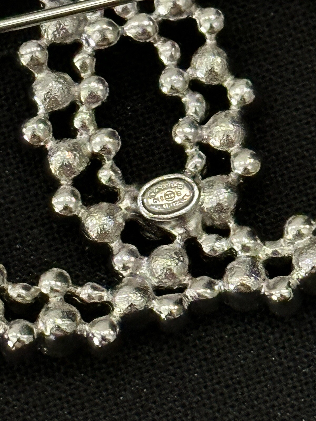 CHANEL FALL-WINTER 2019 19B Metal, Glass Pearls & Strass Brooch AB2205 Y47823