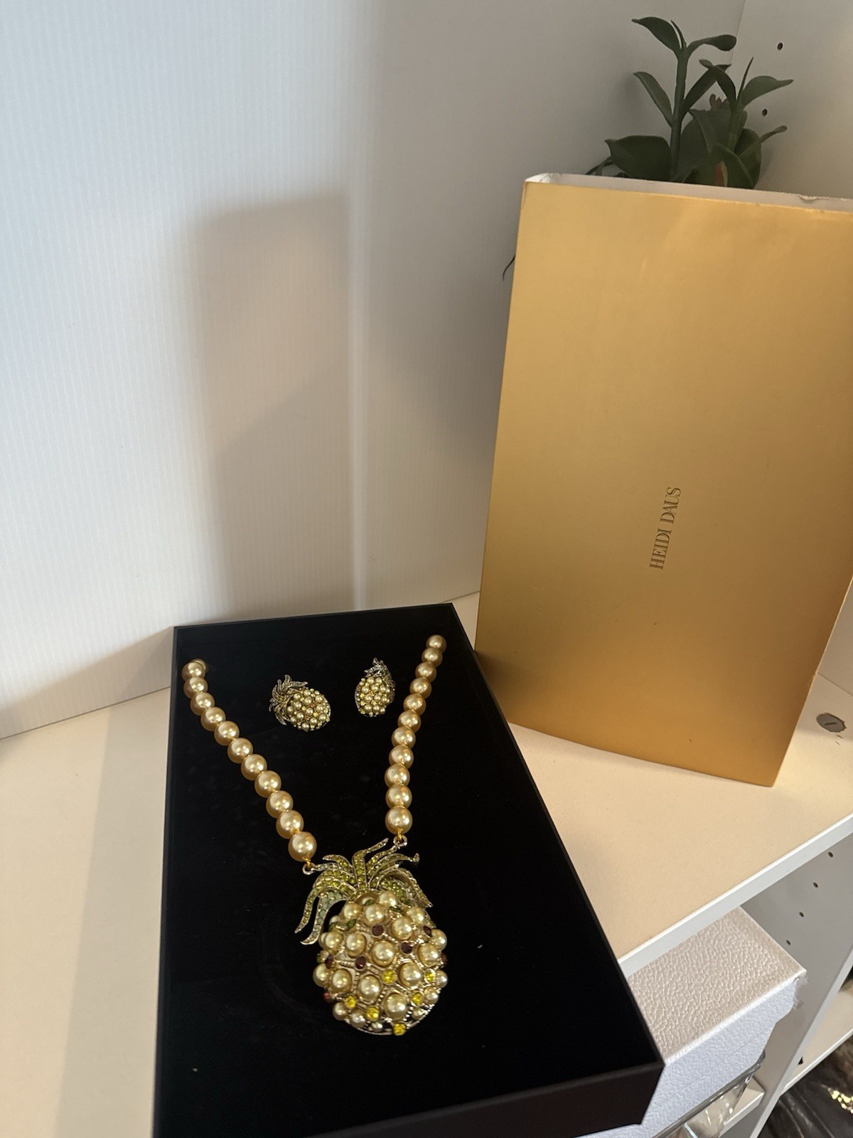 Heidi Daus Signed “PINEAPPLE” Pearl Crystal Necklace & Earrings Set Gold Bronze