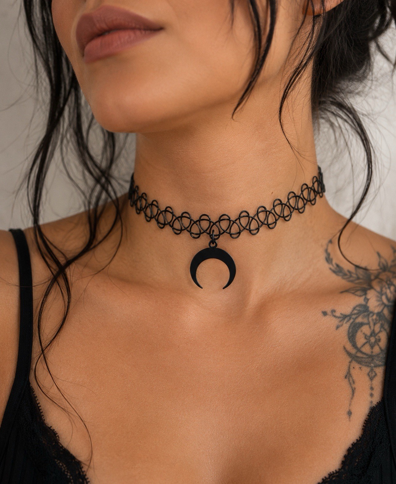 Necklace Crescent Moon Choker New