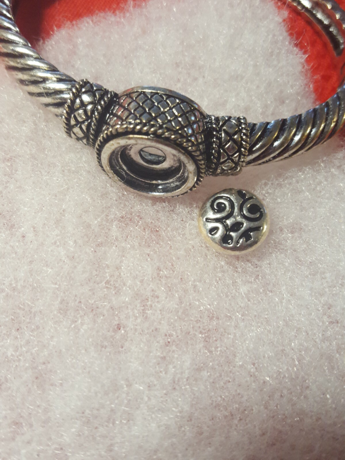 SILVER TONE BANGLE BRACELET PUSH BUTTON CLASP MAGNETIC INTERCHANGEABLE CENTER
