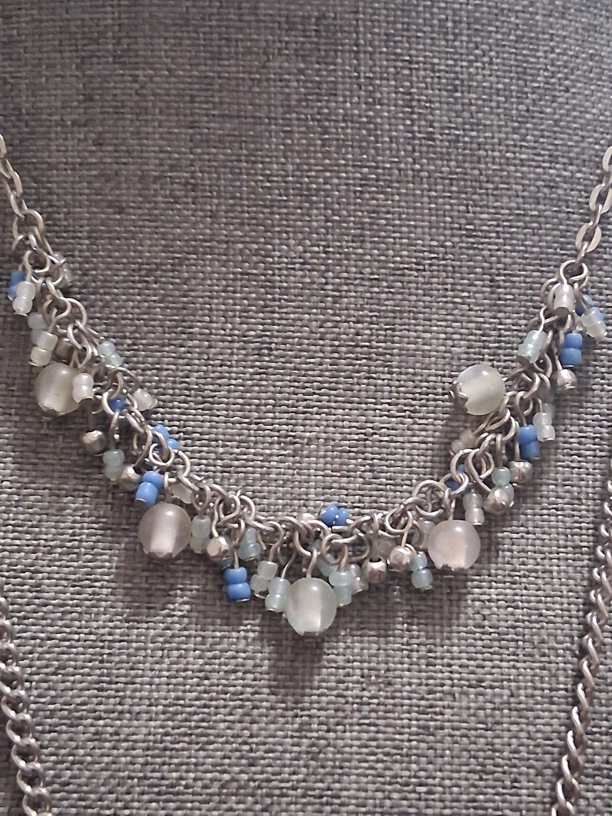 Double-strand bead cluster & fringe style necklace, blue & white beads, silverto