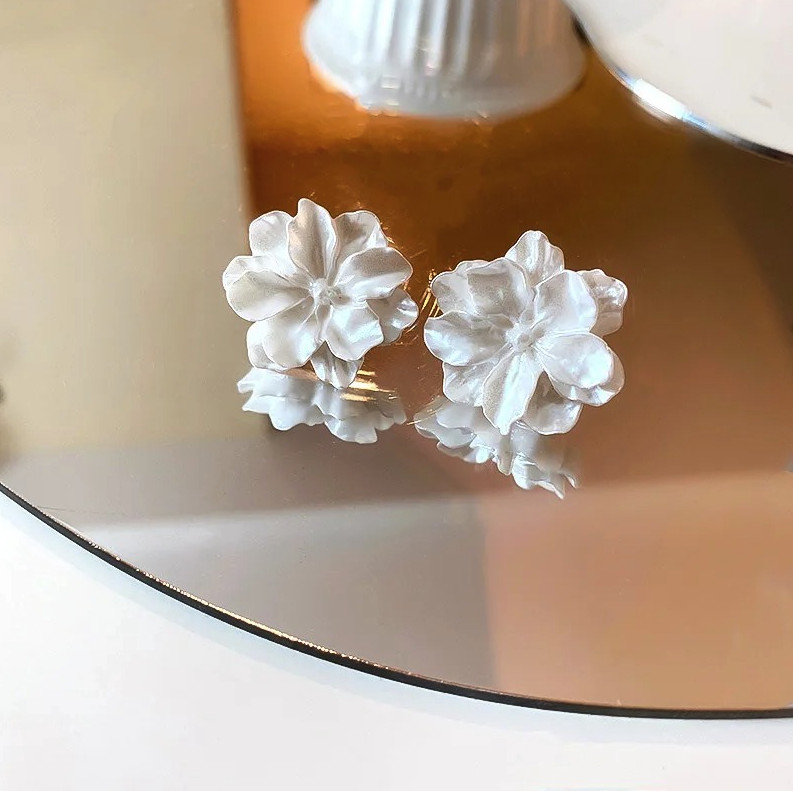 1pair Acrylic Camellia Flower Stud Earrings Women Party Jewelry – NEW