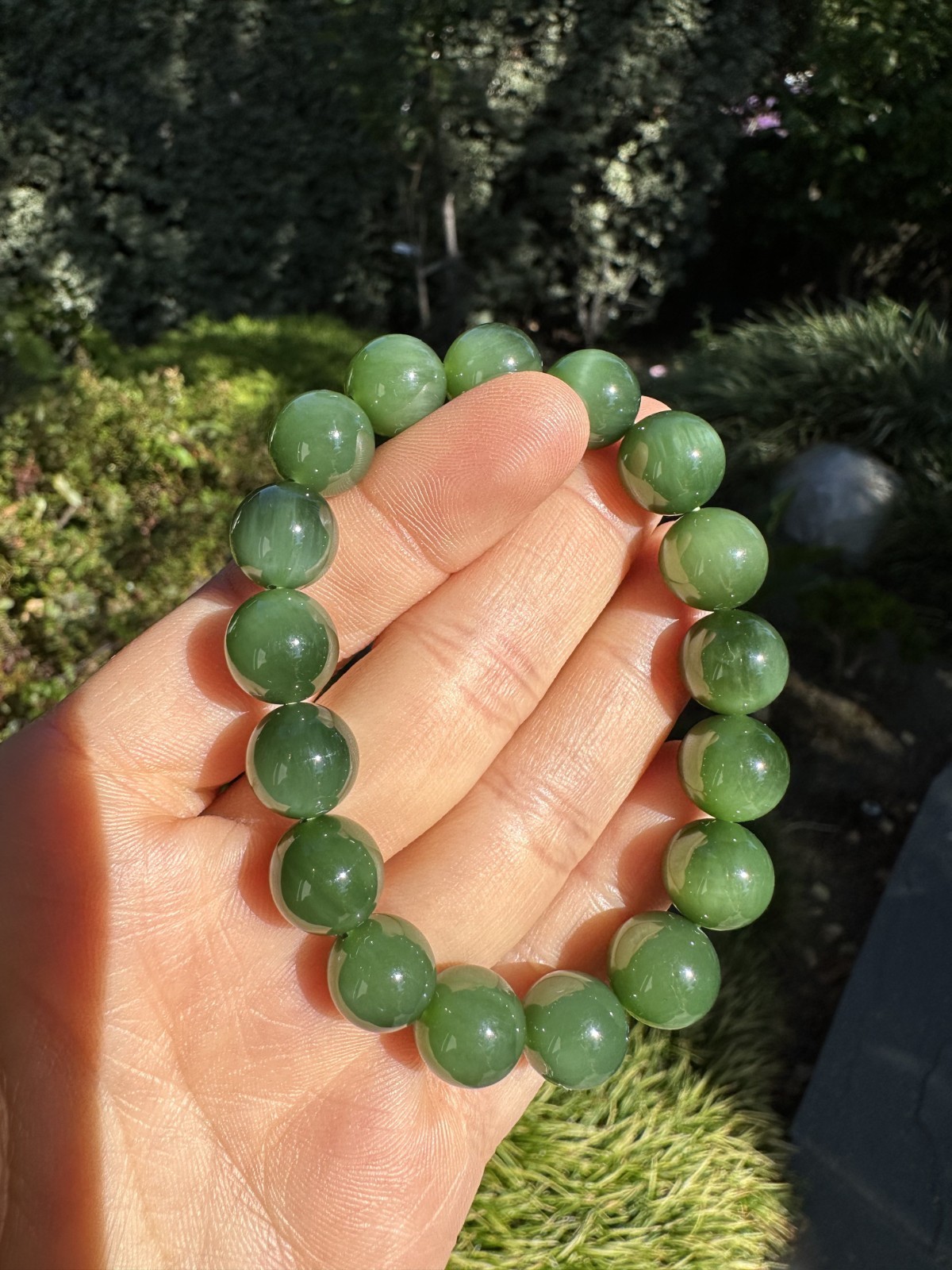 10.5mm Collection Grade Green Siberian Nephrite Bracelet, Strong Cat Eye Effect