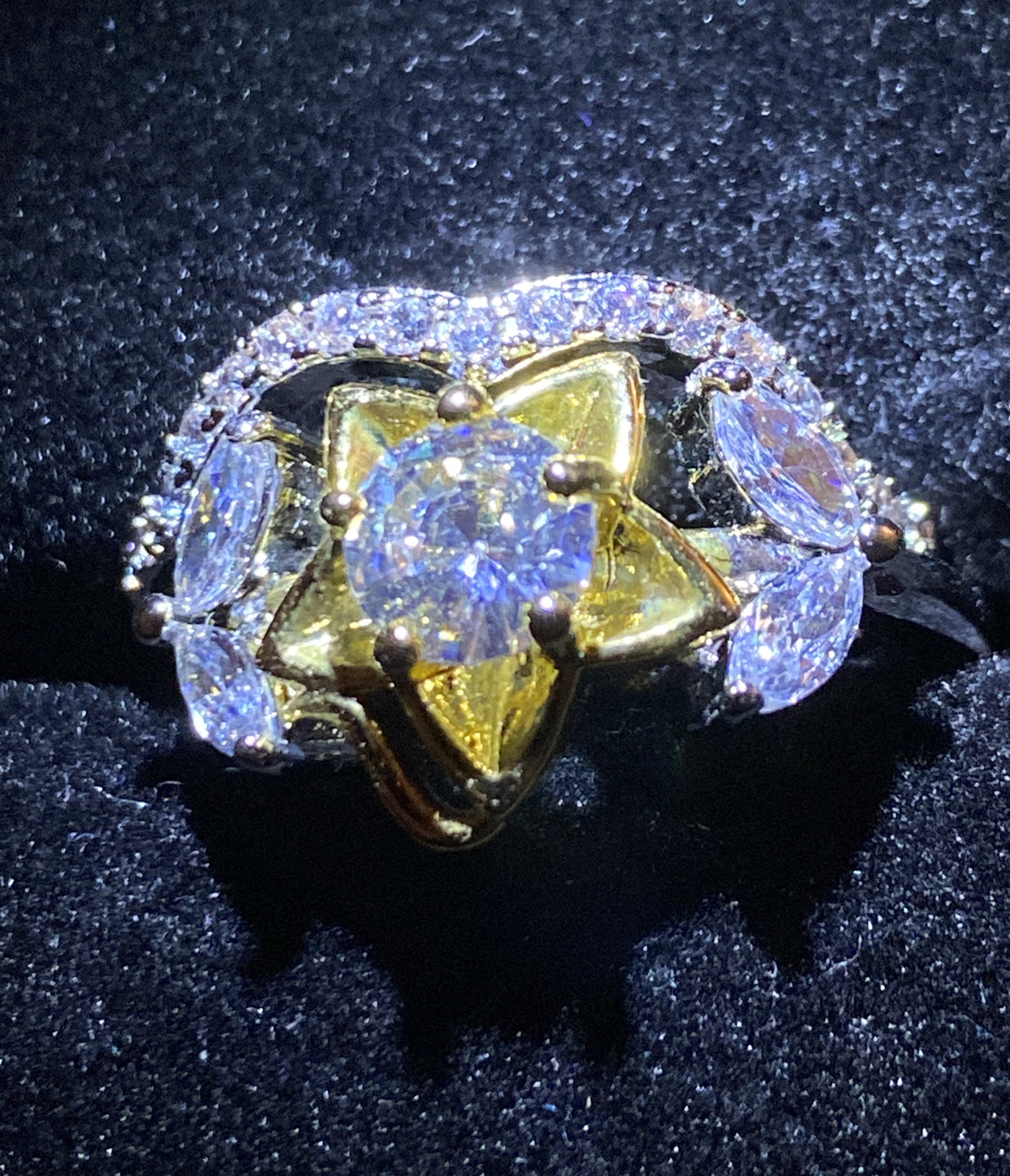 WHITE + YELLOW GOLD 2 PIECE RING. ROUND CUT CLEAR/ WHITE CRYSTAL Size Q. New
