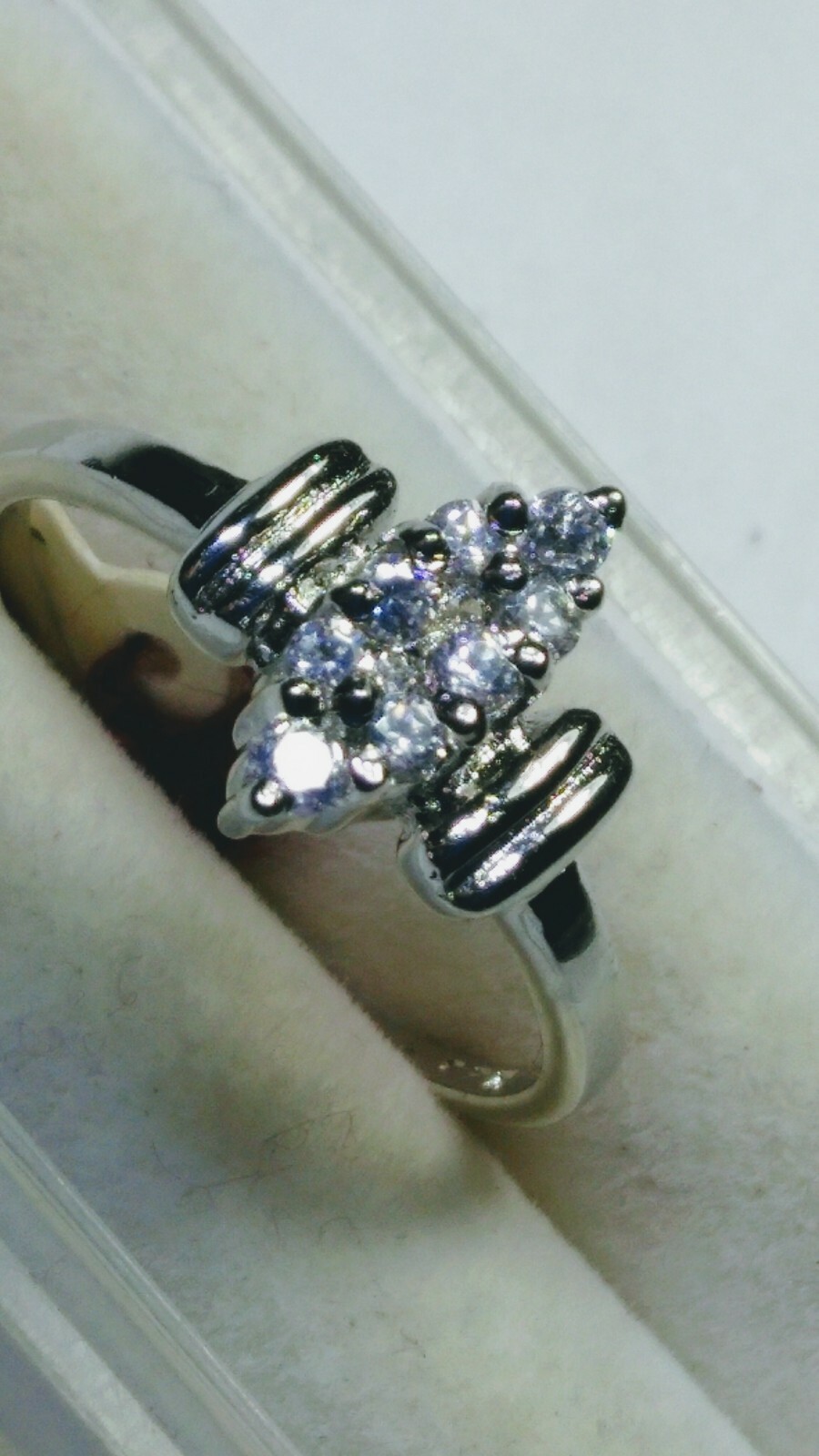 CUTE DESIGNER CZs SET RING IN STERLING SILVER.925 RING SIZE 7.0!