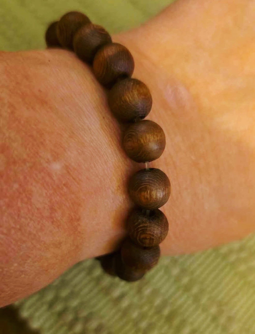 Wooden beaded stretch bracelet – light weight