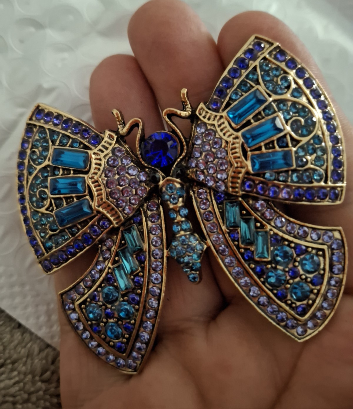 Butterfly Brooch Pin Gold Tone Blue Purple Round Rhinestone Pavé Metal