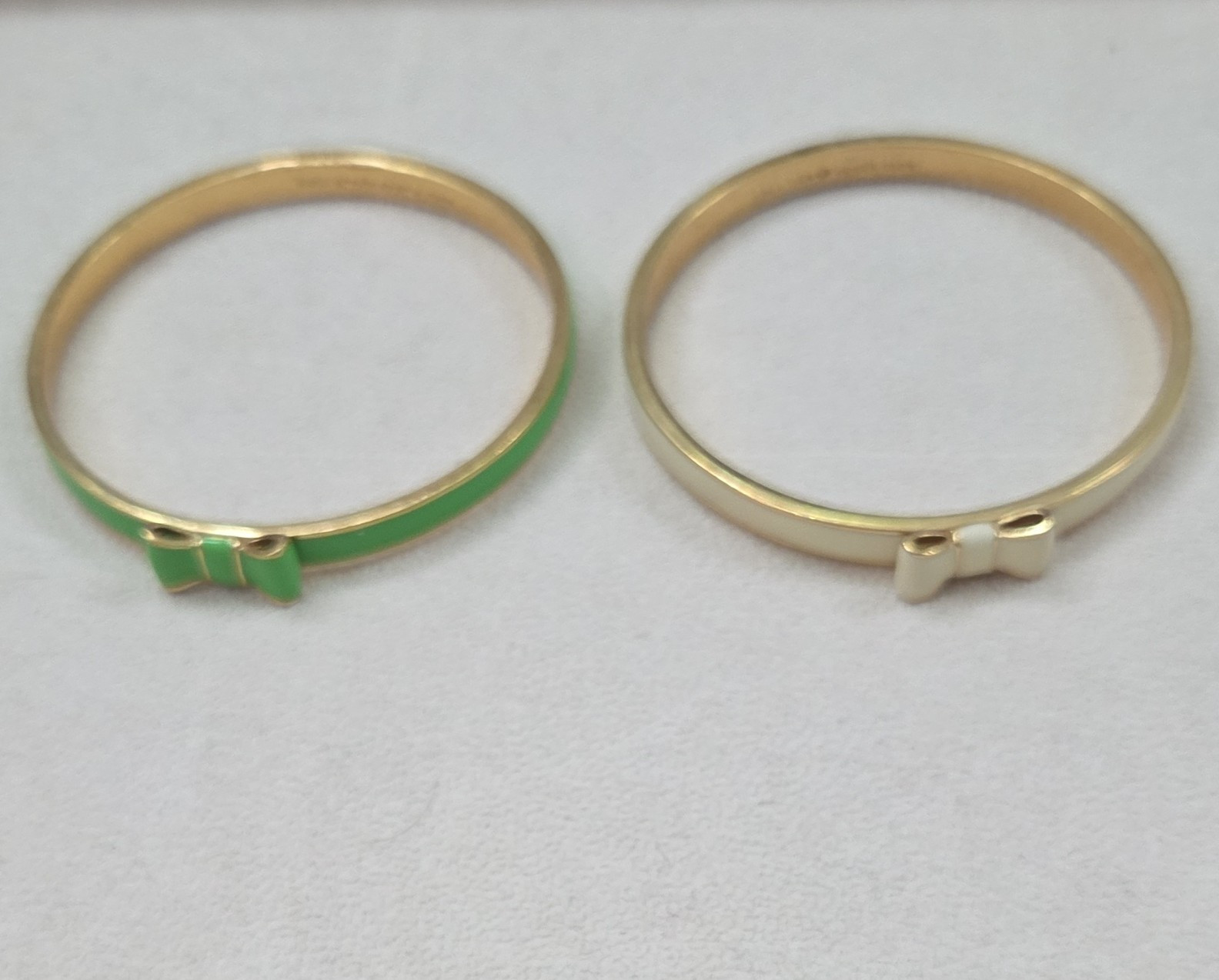 Kate Spade New York Signed Stackable Enamel Bow Bangle Bracelet Gold Green