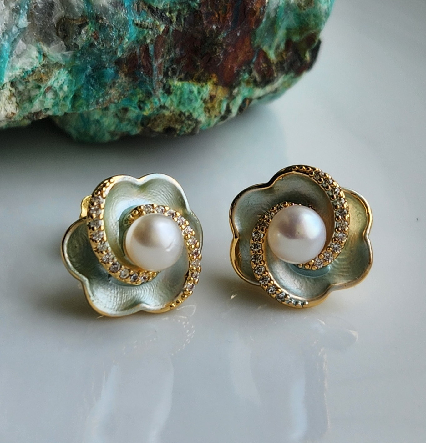 925 Silver Natural Pearl Sapphire 14mm Green Flower Stud Earrings Gold-Plate