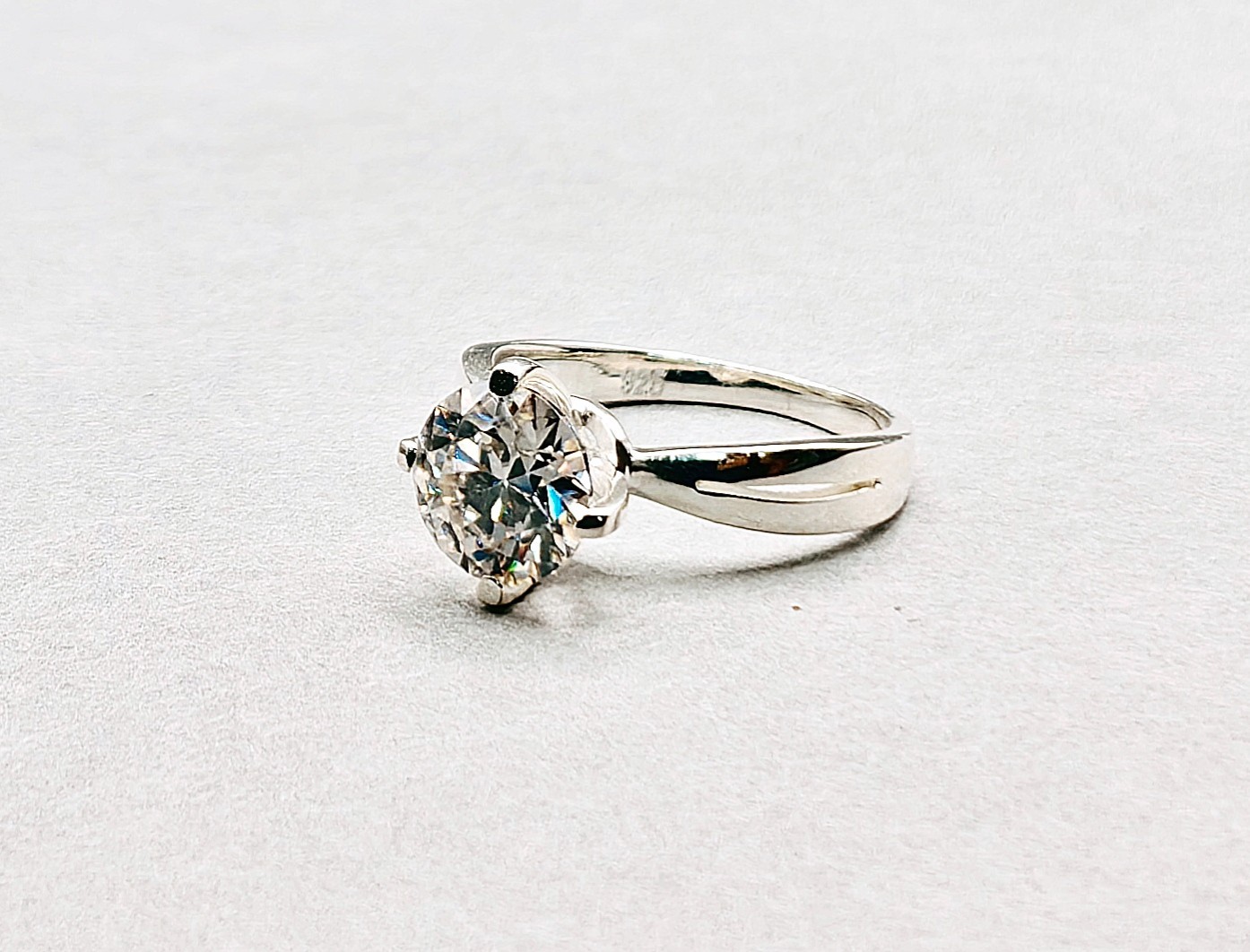 2.20 ct certified treated white diamond ring in 925 silver