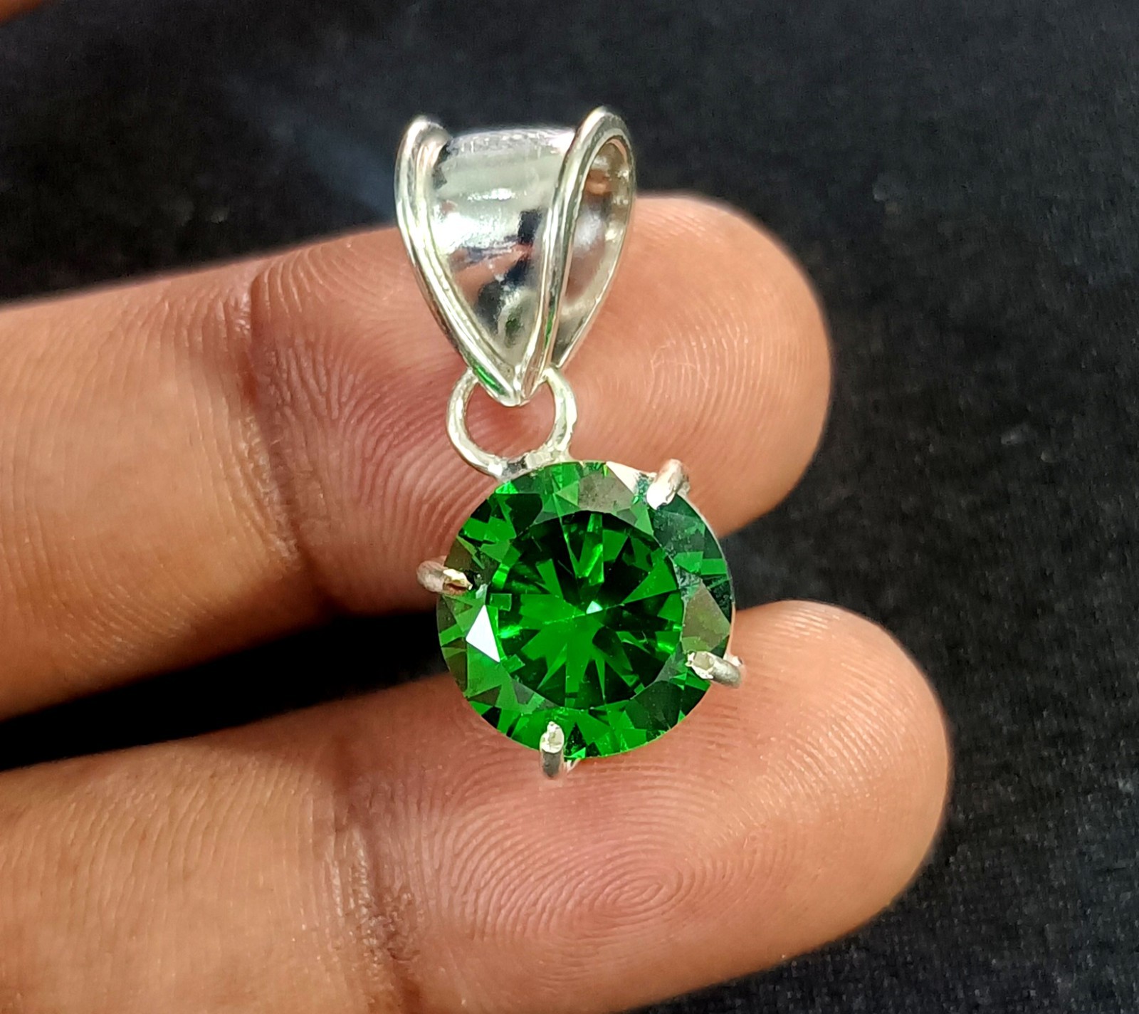 Round Tsavorite Jewelry 22 Ct Green Garnet Sterling Silver Pendant With Chain