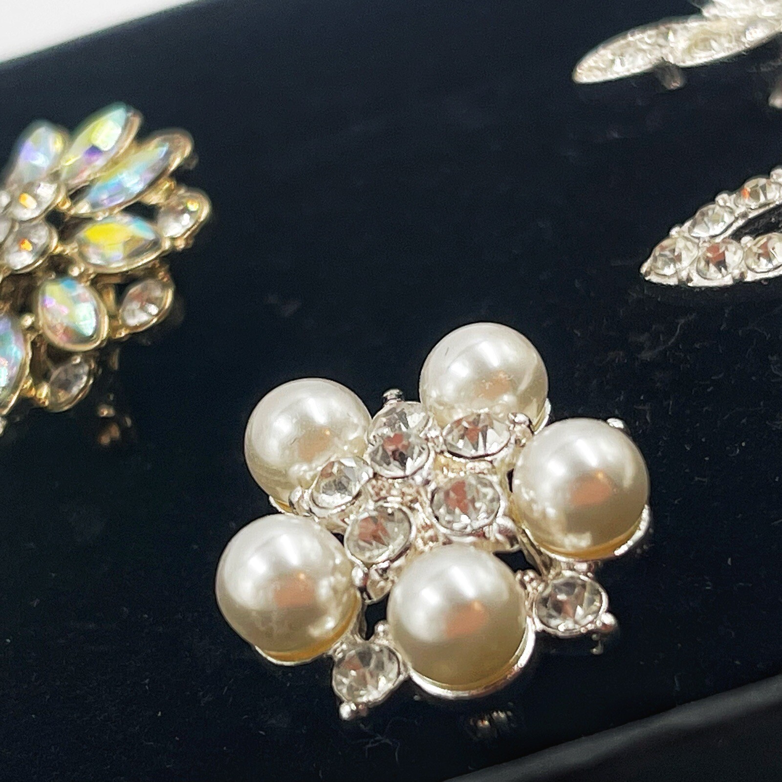 NEW JON RICHARD DEBENHAMS COLLECTION SET OF 3 LOVELY BROOCHES IN ORIGINAL BOX