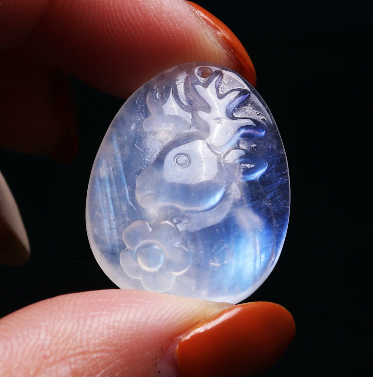 25.4*19.8*7.8mm Natural Blue Light Moonstone Crystal Clear Carving Pendant 16