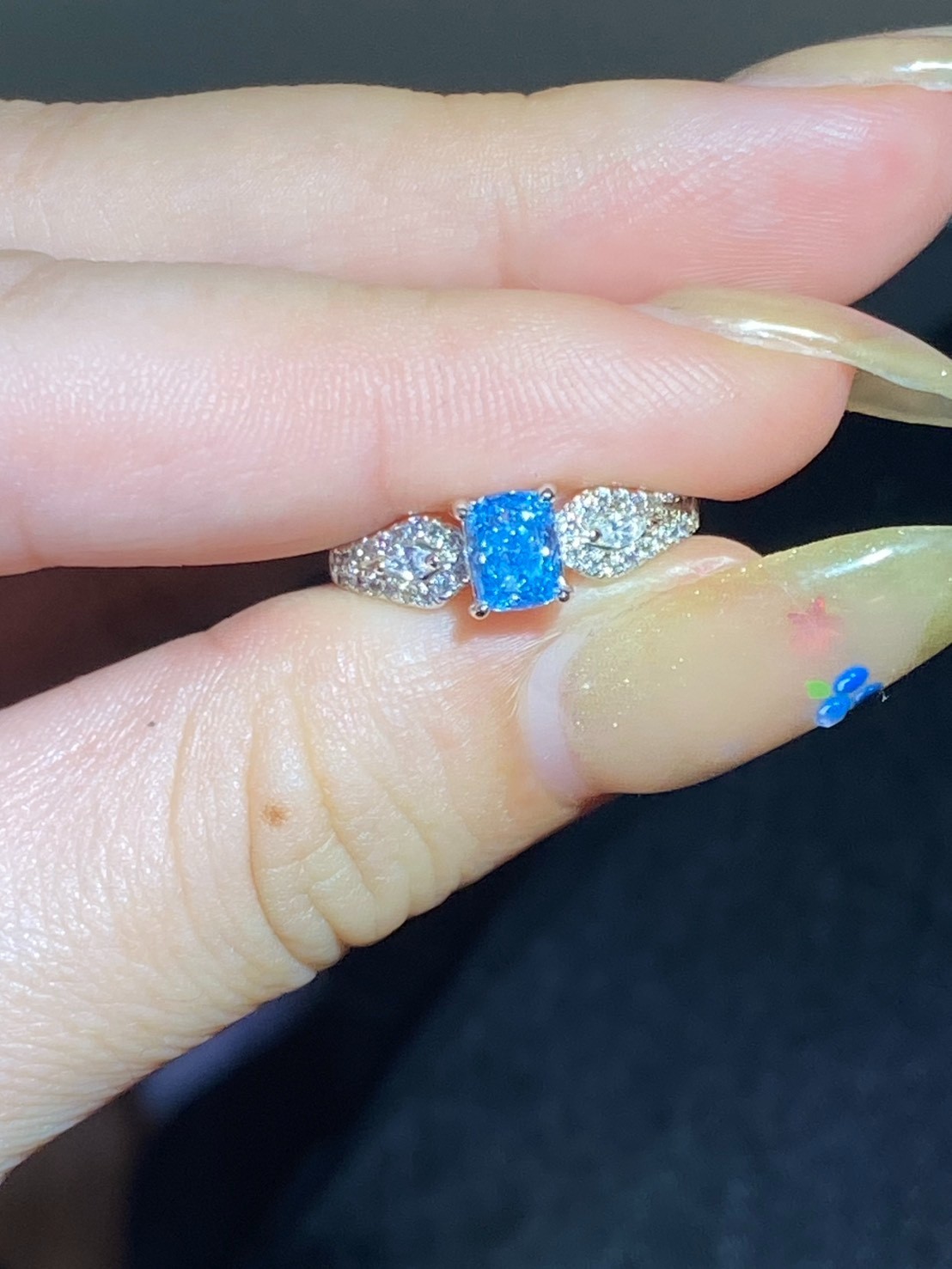 [jerseychou] Lab-Grown Diamond , 0.54ct , Fancy Vivid Blue , VVS2 , IGI