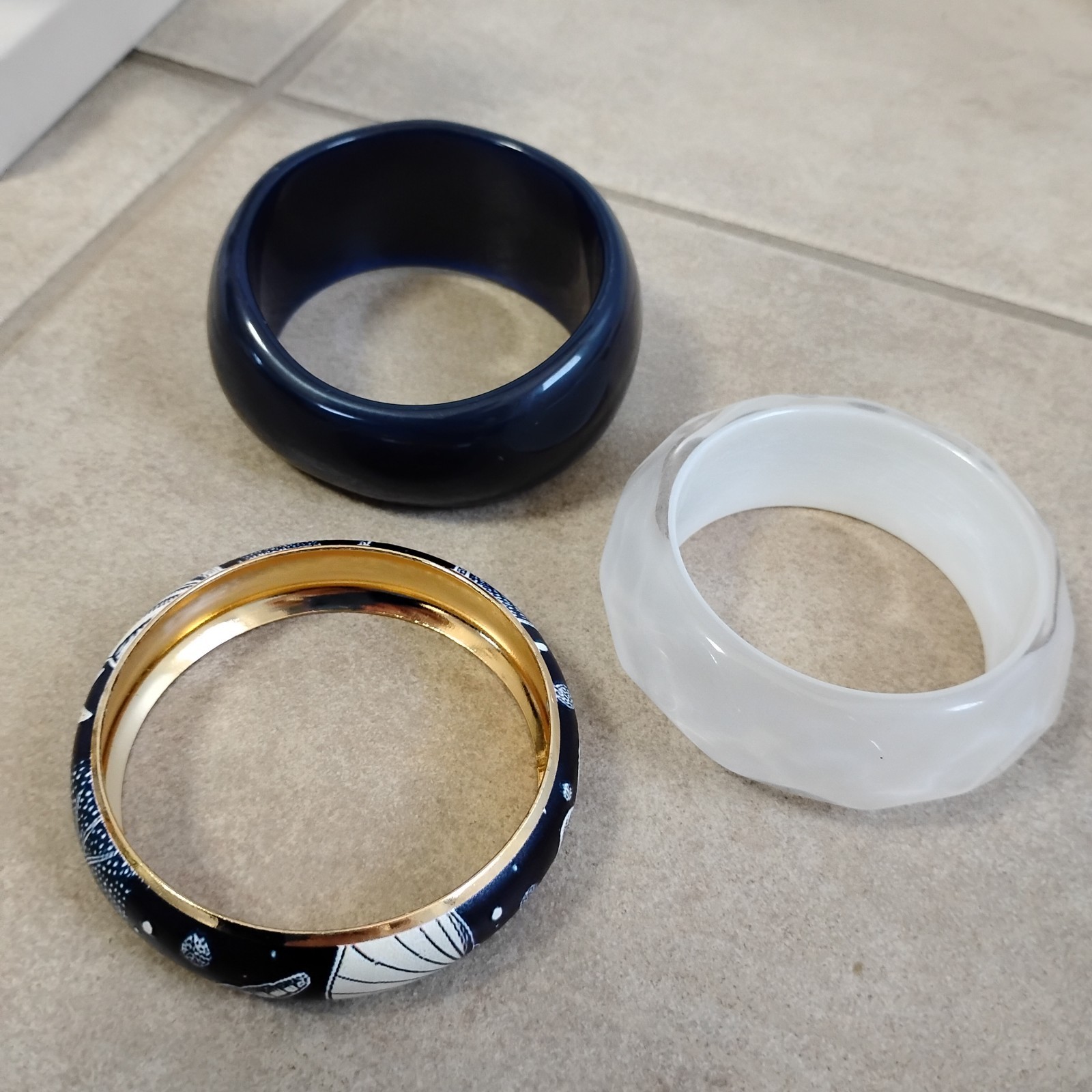 NEW Bangle Lot Seashell Chunky Bracelet Metal Plastic Sz 7.5-8