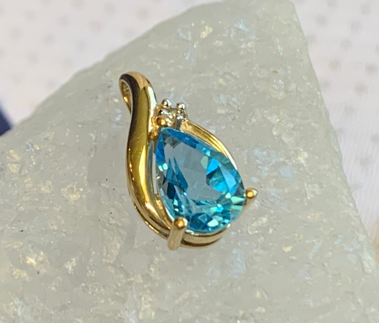10K Yellow Gold Pendant 1.48g Fine Jewelry Blue Topaz Teardrop Stone Charm