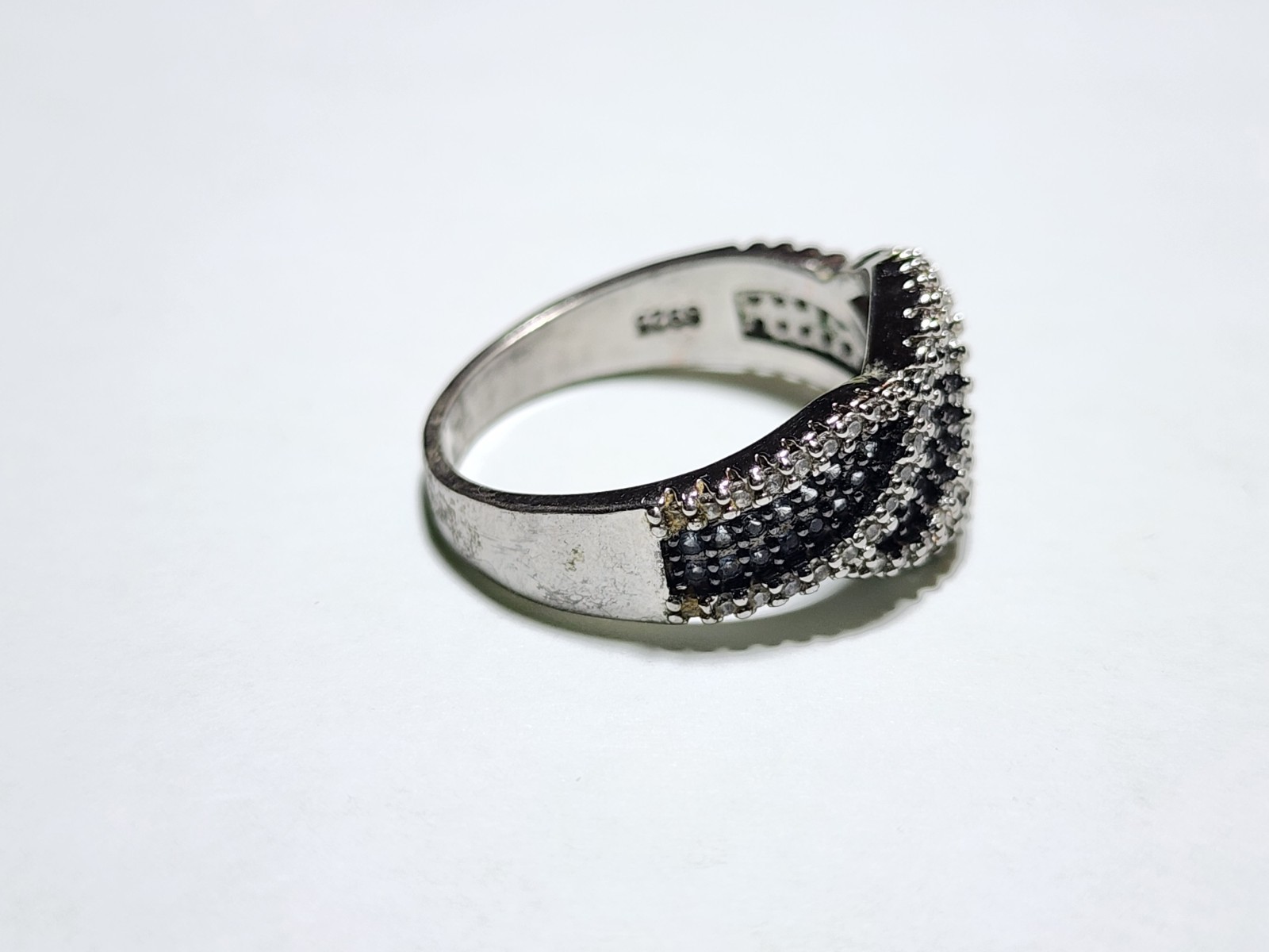 Women’s 925 Solid Sterling Silver Black & White CZ Pave Set Band Ring Sz 8.75